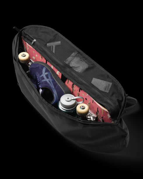 D_B_ - Skate Carrier 32L (Black Out)