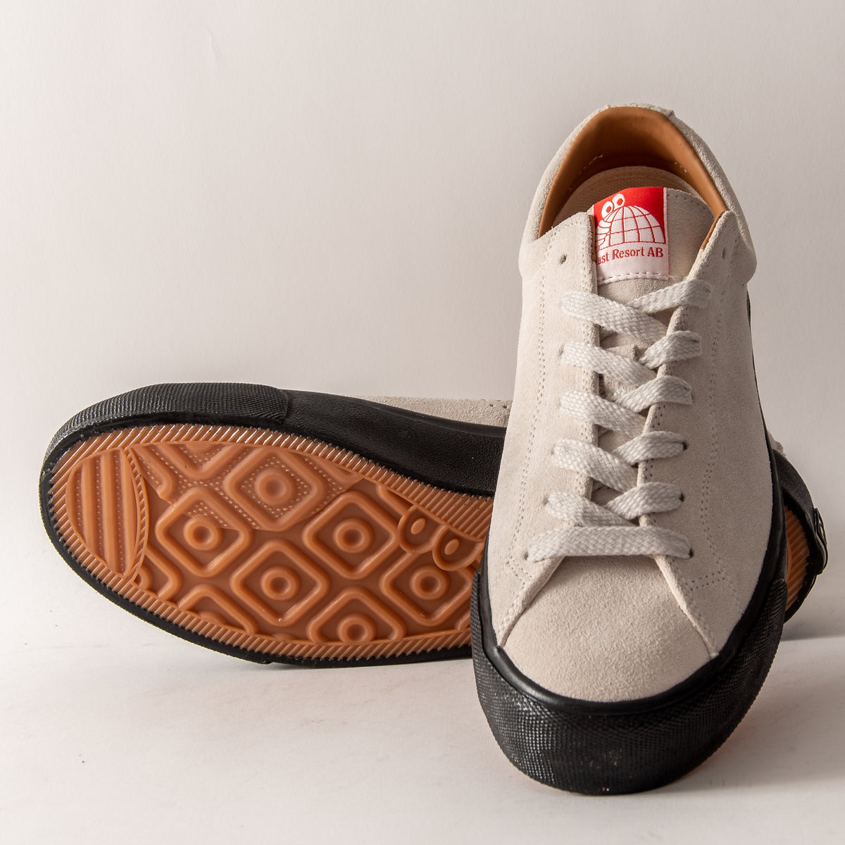 Last Resort AB - VM003 Suede (White/Black) – 303boards.com