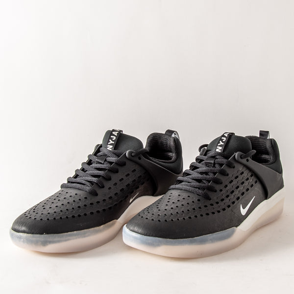 Nike SB - Zoom Nyjah 3 (Black/White)