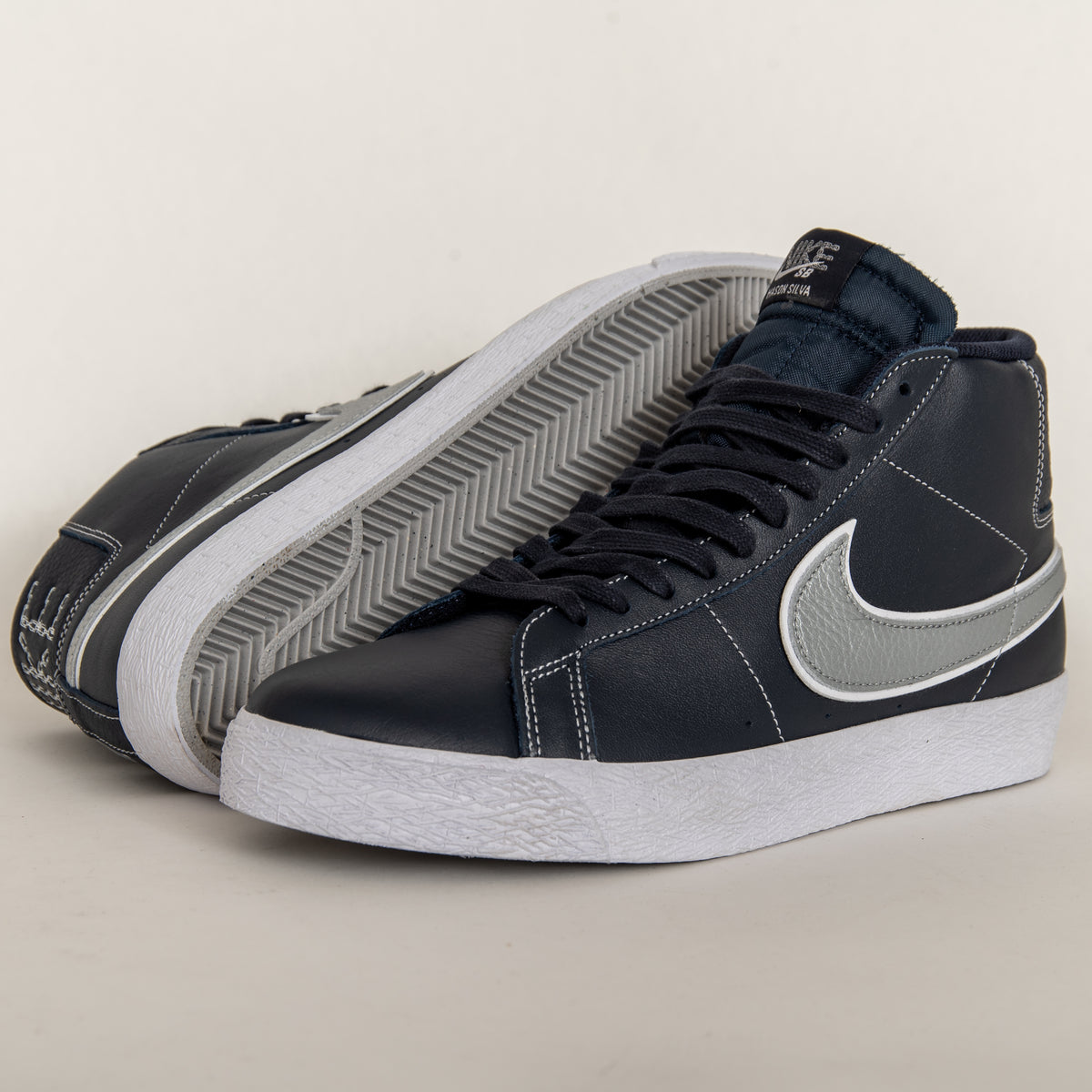 wet met tijd Federaal Nike SB - Zoom Blazer Mid Mason Silva QS (Blackened Blue/Wolf Grey) –  303boards.com